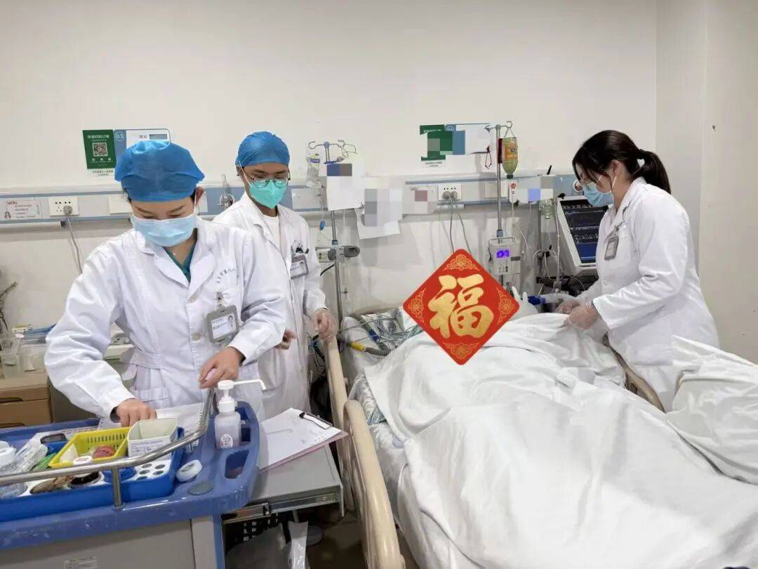 夜东莞医护人员站岗守安康！PG麻将胡了免费模拟器除夕(图20)